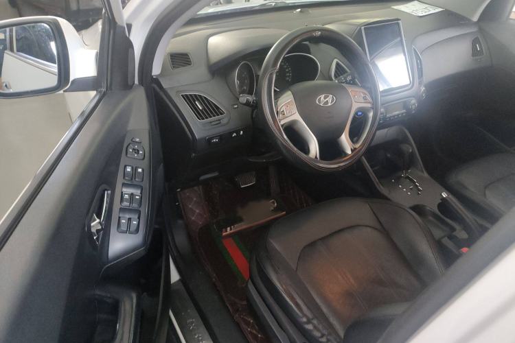 Used Hyundai ix35 2013 2.0L Automatic Two-Wheel Drive Smart GLS China IV Standard