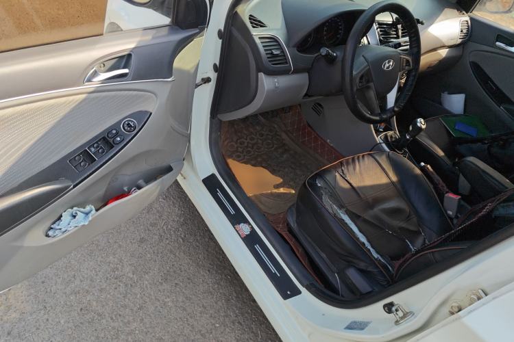 Used Hyundai Verna (older generation) 2014 1.4L Manual Top-Tier Model TOP