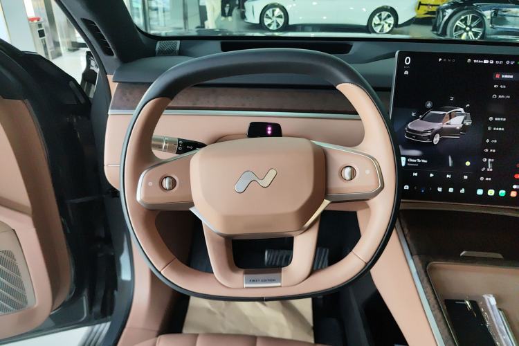 Used ONVO Luxeed L90 2025 Model—Ultra Six-Seater Version