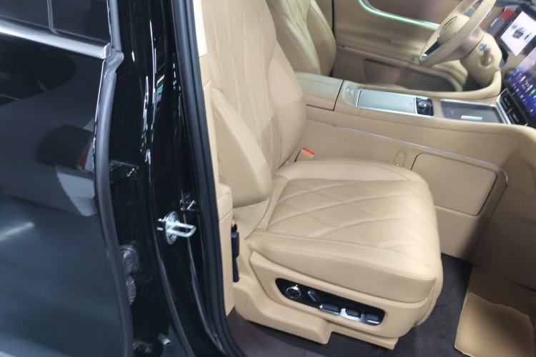 Used Hima AITO M9 2025 Extended-Range Ultra Version 52 kWh 6-Seater Right Front Seat