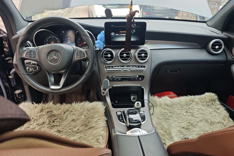 Used Mercedes-Benz GLC 2016 GLC 300 4MATIC Luxury Model Center Console