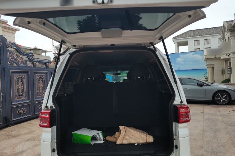 Used FORTHING Lingzhi M5 2022 Standard Version Base Model 7 Seats Trunk