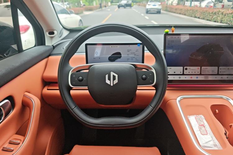 Used Leapmotor C16 2026 Extended-Range 280 LiDAR Version 6 Seats Steering Wheel