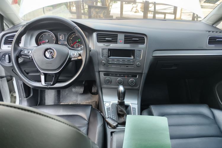 Used Volkswagen Golf 2014 1.4TSI Automatic Luxury Model Interior 2