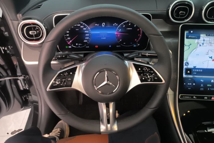 Used Mercedes-Benz GLC 2023 Facelift GLC 260 L 4MATIC Dynamic Version 5 Seats Steering Wheel