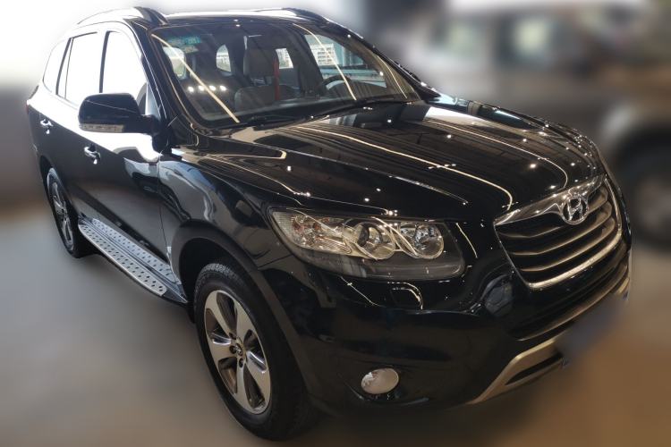Used Hyundai Santa Fe Classic 2012 2.4 Supreme Edition 5-Seater Two-Wheel Drive Front Right 45 Deg