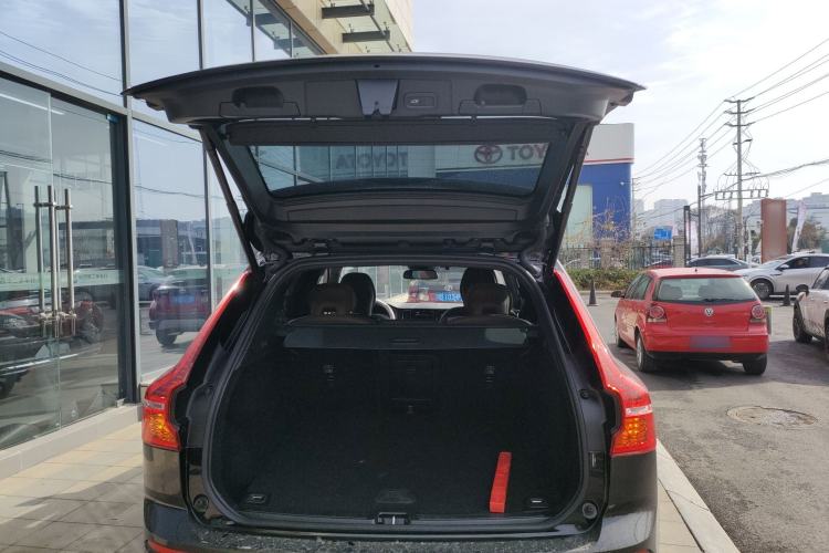 Used Volvo XC60 2025 B5 4x4 Smart Luxury Edition
