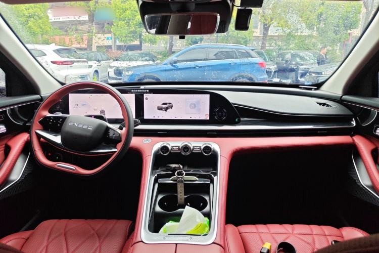 Used EXEED Stellar 2023 400T Two-Wheel Drive Comfort Flyfish Edition Center Console