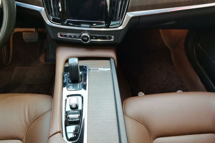 Used Volvo V90 2021 Cross Country B5 AWD Smart Range Edition Gear Lever