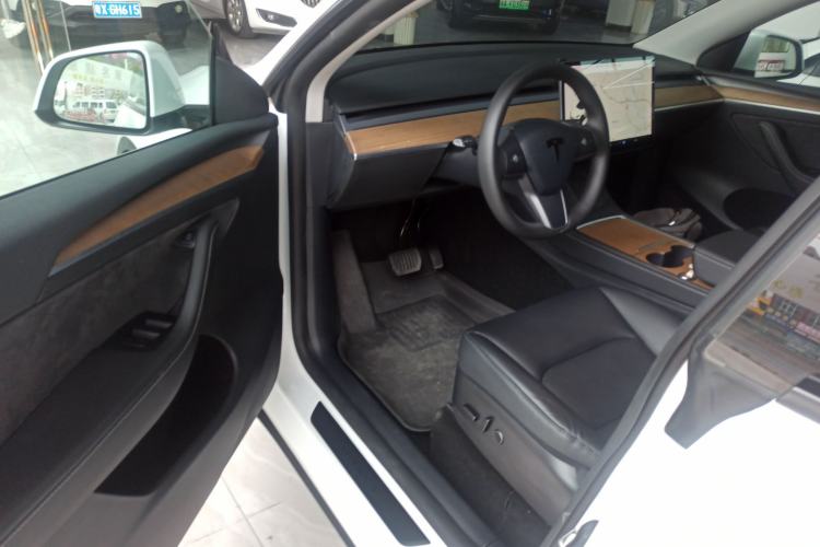 Used Tesla Model Y 2021 Long-Range All-Wheel-Drive Version