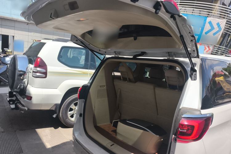 Used Buick GL8 2023 ES Lu Zun Deluxe Model Trunk