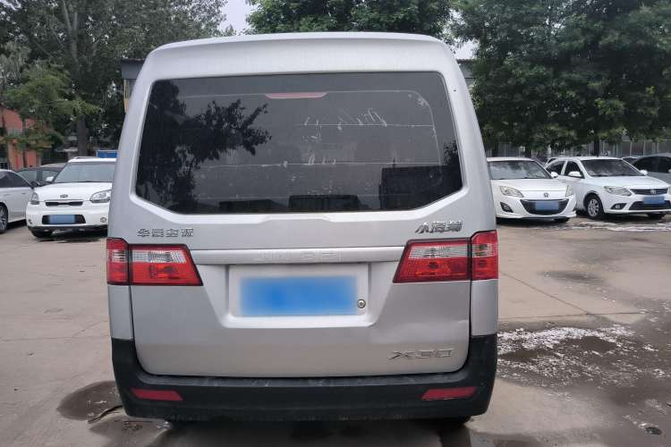 Used Jinbei Hiace X30 2023 1.5L Super-Comfortable Passenger Van 5/6/7-Seater Non-Air-Conditioned Version Model SWC15M