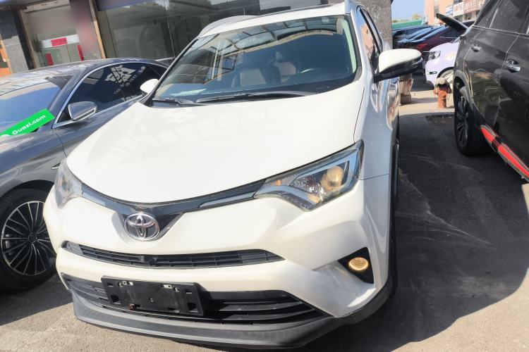 Used Toyota RAV4 2016 2.0L CVT Two-Wheel Drive Fashion Edition China V Standard
