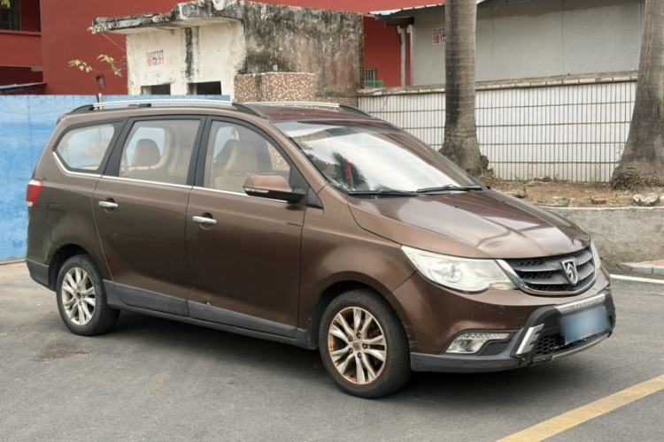 Used Baojun 730 2014 1.5L manual Comfort version 7 seats Exterior 1