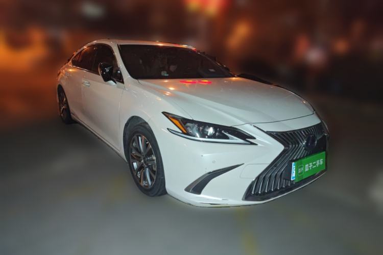Used Lexus ES 2020 300h Premier Edition