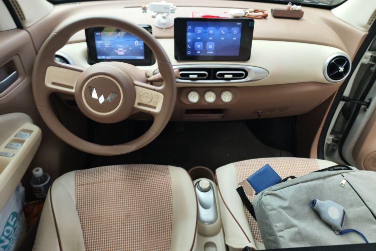 Used Wuling Hongguang MINIEV 2025 Four-Door Version Zhenxiang+ Edition Center Console