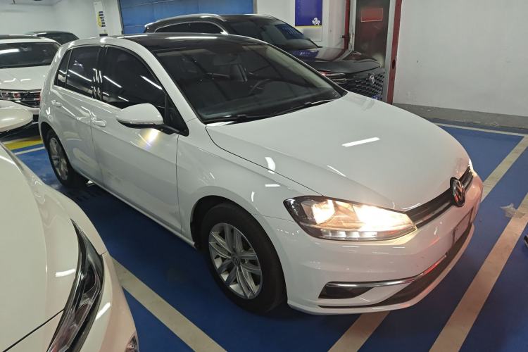 Used Volkswagen Golf 2018 230TSI Automatic Comfort Model Front Right 45 Deg