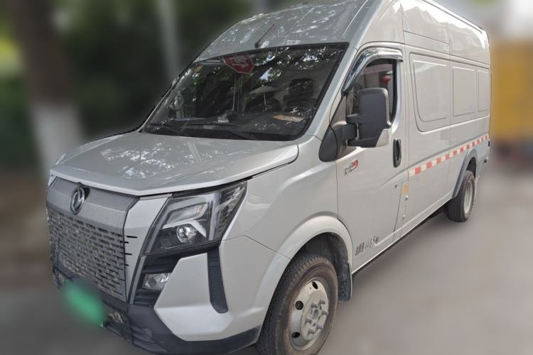 Used Dongfeng Yufeng 2023 V9+ 2.3T Manual Rear-Drive Cargo Van with Dual Rear Tires 3-Seater