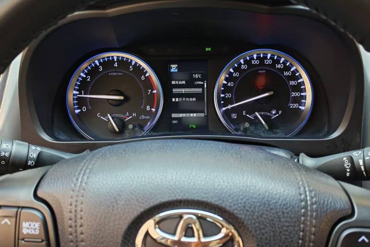 Used Toyota Highlander 2018 2.0T Two-Wheel-Drive Luxury Edition 7 Seats Emission Standard China V
