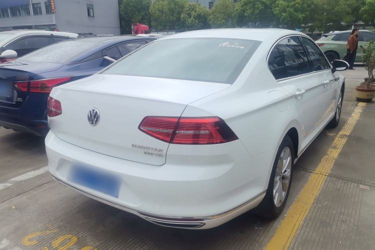 Used Volkswagen Magotan 2018 Facelift 330TSI DSG Luxury Model Rear Right 45 Deg