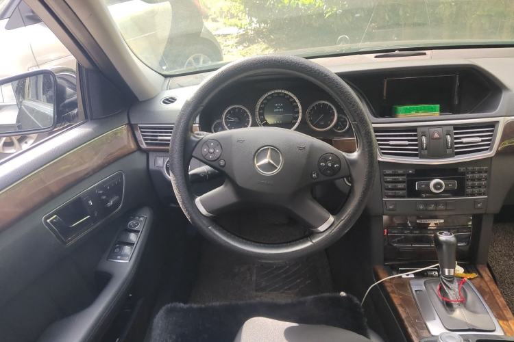 Used Mercedes-Benz E-Class 2010 E 260 L CGI Elegant Model Steering Wheel