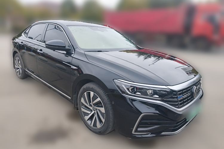 Used Volkswagen Passat New Energy 2022 430 PHEV Hybrid Luxury Edition Front Right 45 Deg