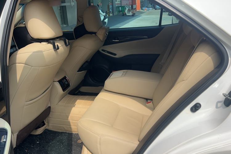 Used Toyota Crown 2015 2.5L Executive Edition
