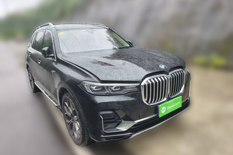 Used BMW X7 2021 Facelifted xDrive40i Luxury Package with Leading Features Front Right 45 Deg