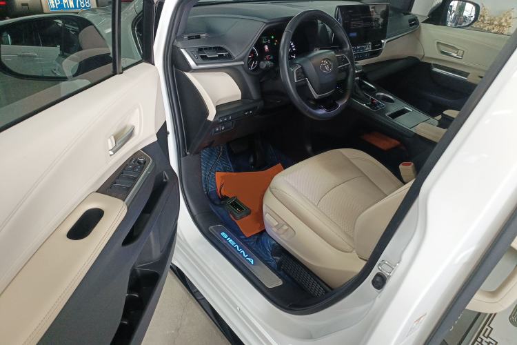 Used Toyota SIENNA 2021 2.5L Hybrid Premium Edition