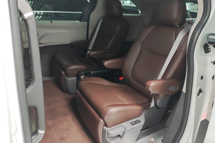 Used Toyota SIENNA 2024 2.5L Hybrid Comfort Edition