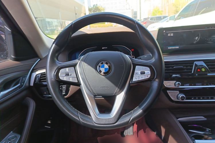 Used BMW 5 Series New Energy 2020 Mileage Upgrade Version 530Le Luxury Package Steering Wheel