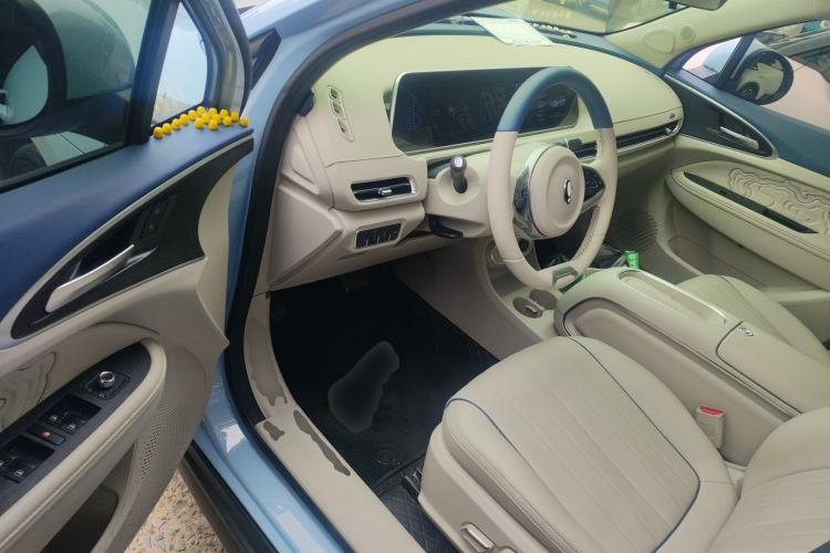 Used ORA Good Cat 2023 401 km Standard Range Luxury Version Lithium Iron Phosphate
