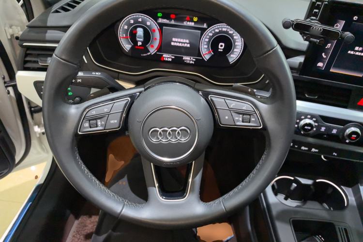 Used Audi A4L 2022 40 TFSI Fashion Dynamic Model Steering Wheel