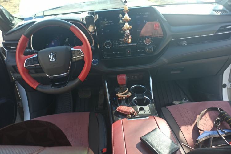 Used Toyota Crown Kluger 2022 2.5L HEV Four-Wheel Drive Flagship Edition Center Console