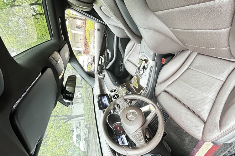 Used Mercedes-Benz GLC 2018 Facelifted GLC 260 4MATIC Dynamic Edition Interior 3