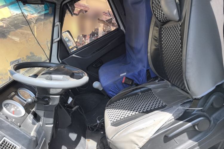 Used Iveco Daily 2021 2.5T A35 M1 Passenger Van 5-9 Seater Short Wheelbase Low Roof Dual Tires Manual Doors Left Front Seat