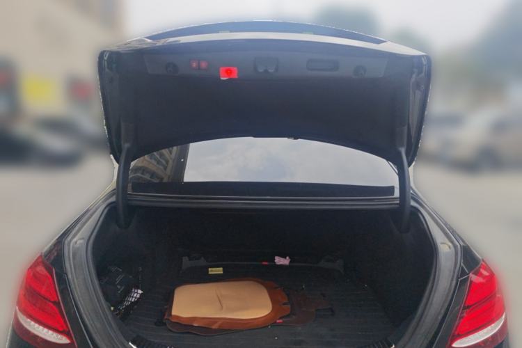 Used Mercedes-Benz E-Class 2017 E 300 L Sporty and Stylish Model
