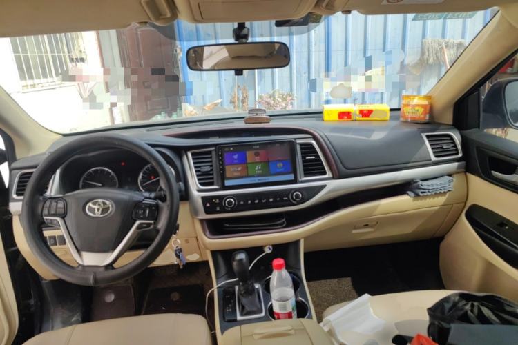 Used Toyota Highlander 2015 2.0T Four-Wheel Drive Elite Edition 7-Seater Center Console