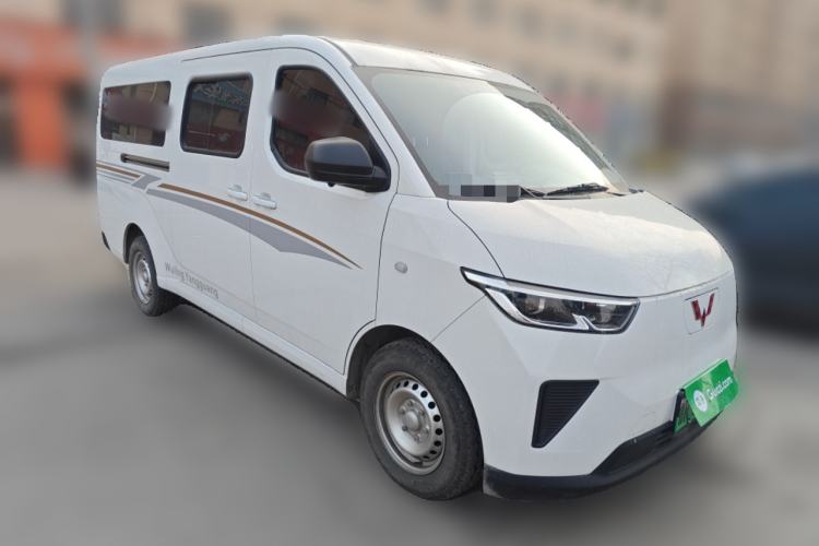 Used Wuling Yangguang 2024 300KM Comfort Version Passenger Van 75kW