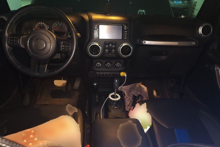 Used Jeep Wrangler 2015 3.0L Sahara Four-Door Edition
