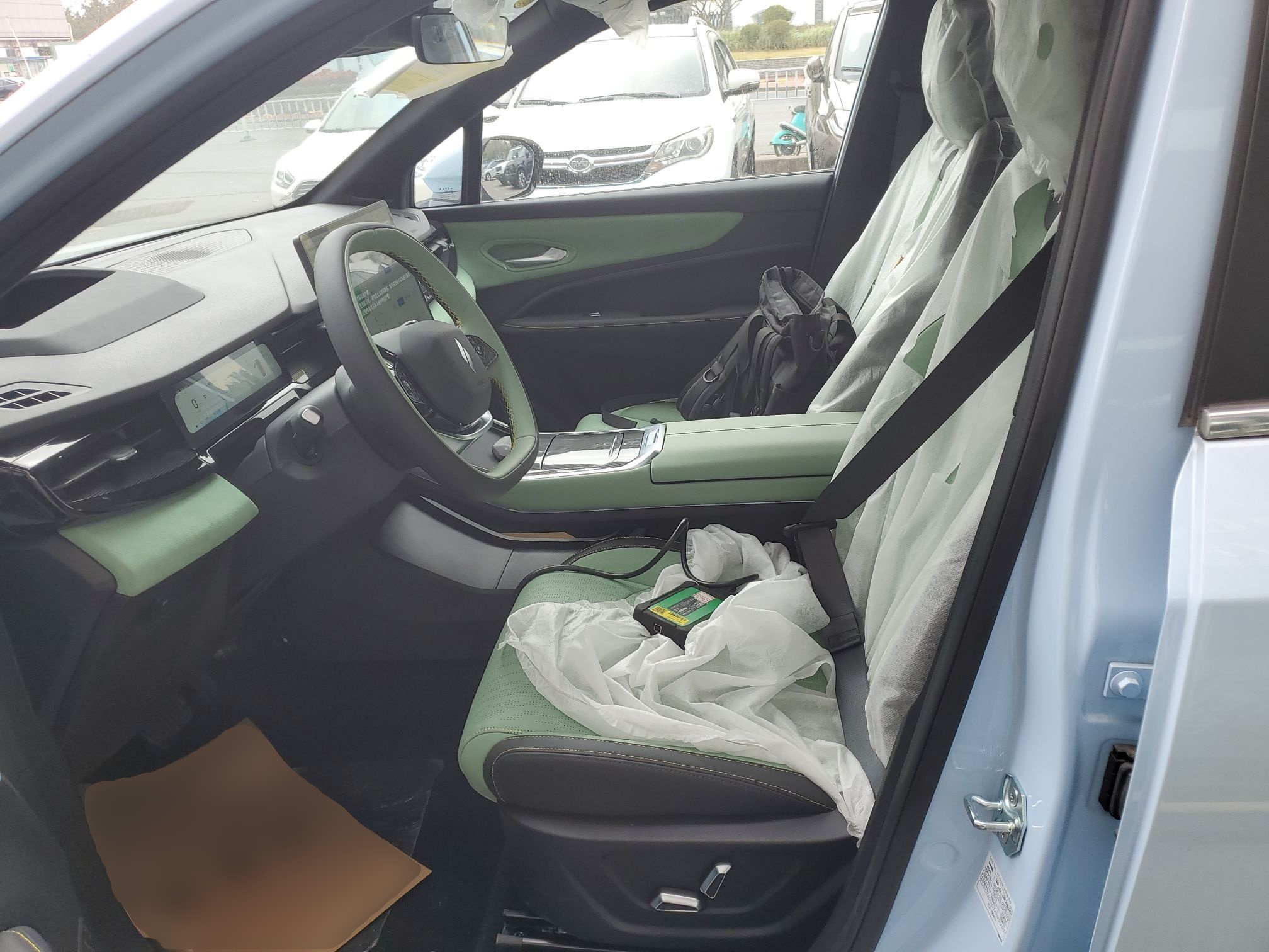 المقاعد الأمامية داخل السيارة