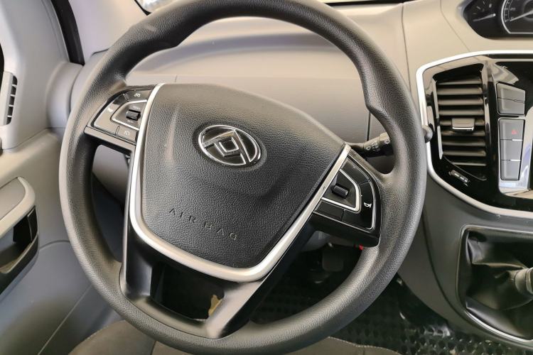 Used SAIC MAXUS Xintu V80 2021 2.0T Manual Classic Aoyuntong Short Wheelbase Mid-Roof 5/6-Seater