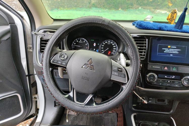 Used Mitsubishi Outlander 2019 2.4L Two-Wheel Drive ZhiXing Version 5 Seats China V Emission Standard