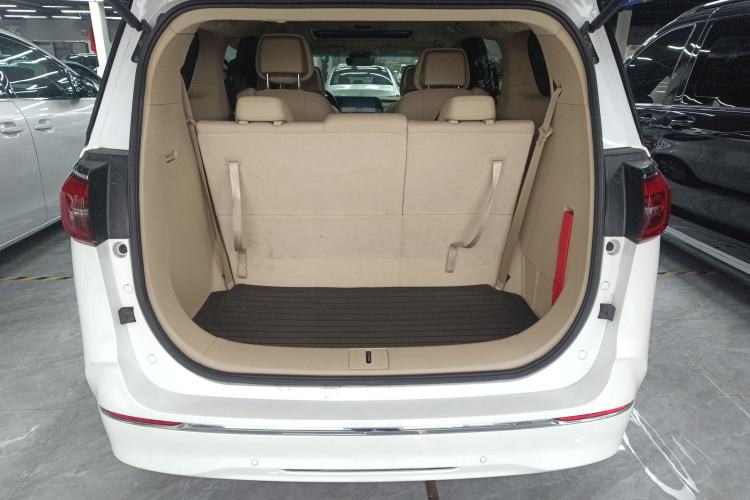 Used Buick GL8 2022 ES Landtrek 653T Luxury Edition