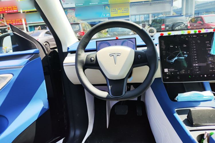 Used Tesla Model Y 2023 Rear-Wheel-Drive Version
