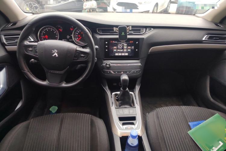 Used Peugeot 408 2016 1.6T Automatic Luxury Edition Center Console