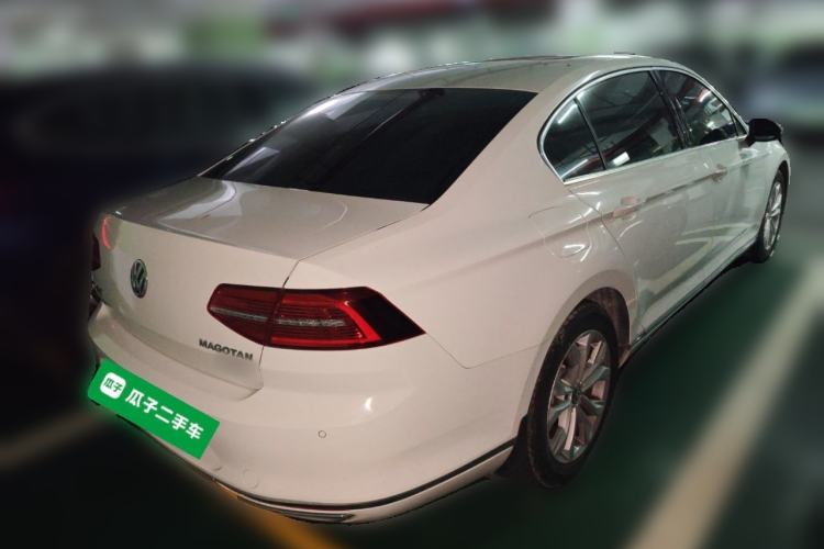 Used Volkswagen Magotan 2017 330TSI DSG Luxury Model Rear Right 45 Deg