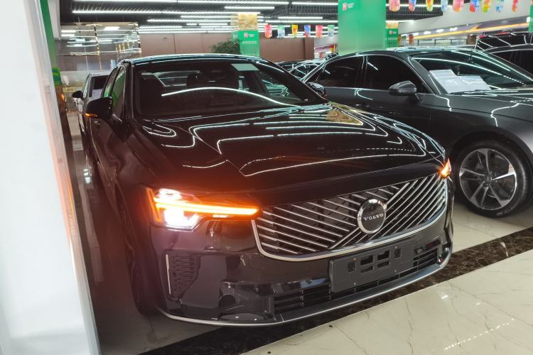 Used Volvo S90 2026 B5 Zhiyi Luxury Edition