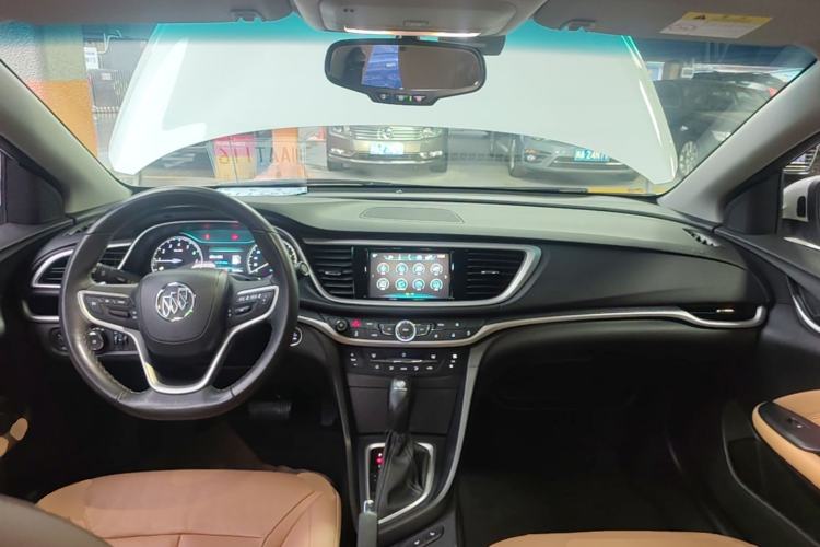 Used Buick GT 2018 18T Automatic Flagship Model Center Console