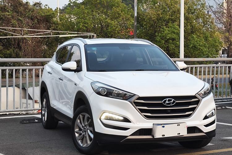 Used Hyundai Tucson 2015 1.6T Dual-Clutch Two-Wheel-Drive Smart Model Exterior 3